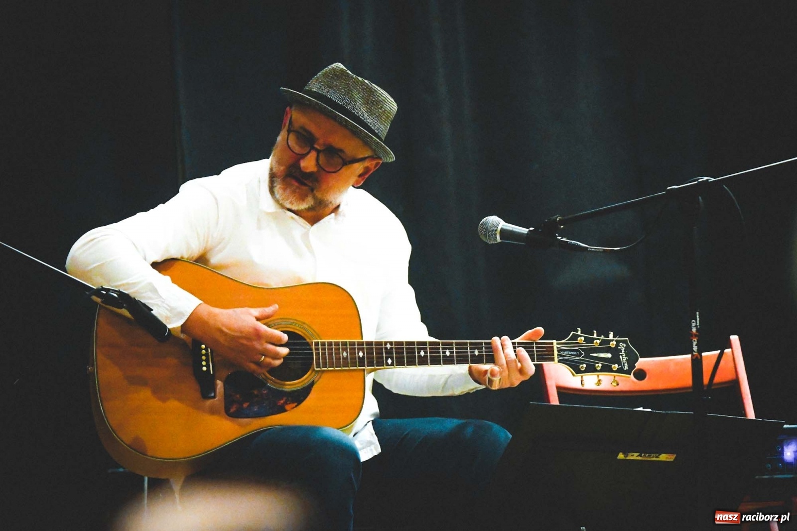 Zdjęcie w galerii na portalu naszraciborz.pl: Gospel to korzenie. Guitar Mark koncertował na zamku wiadomości z regionu