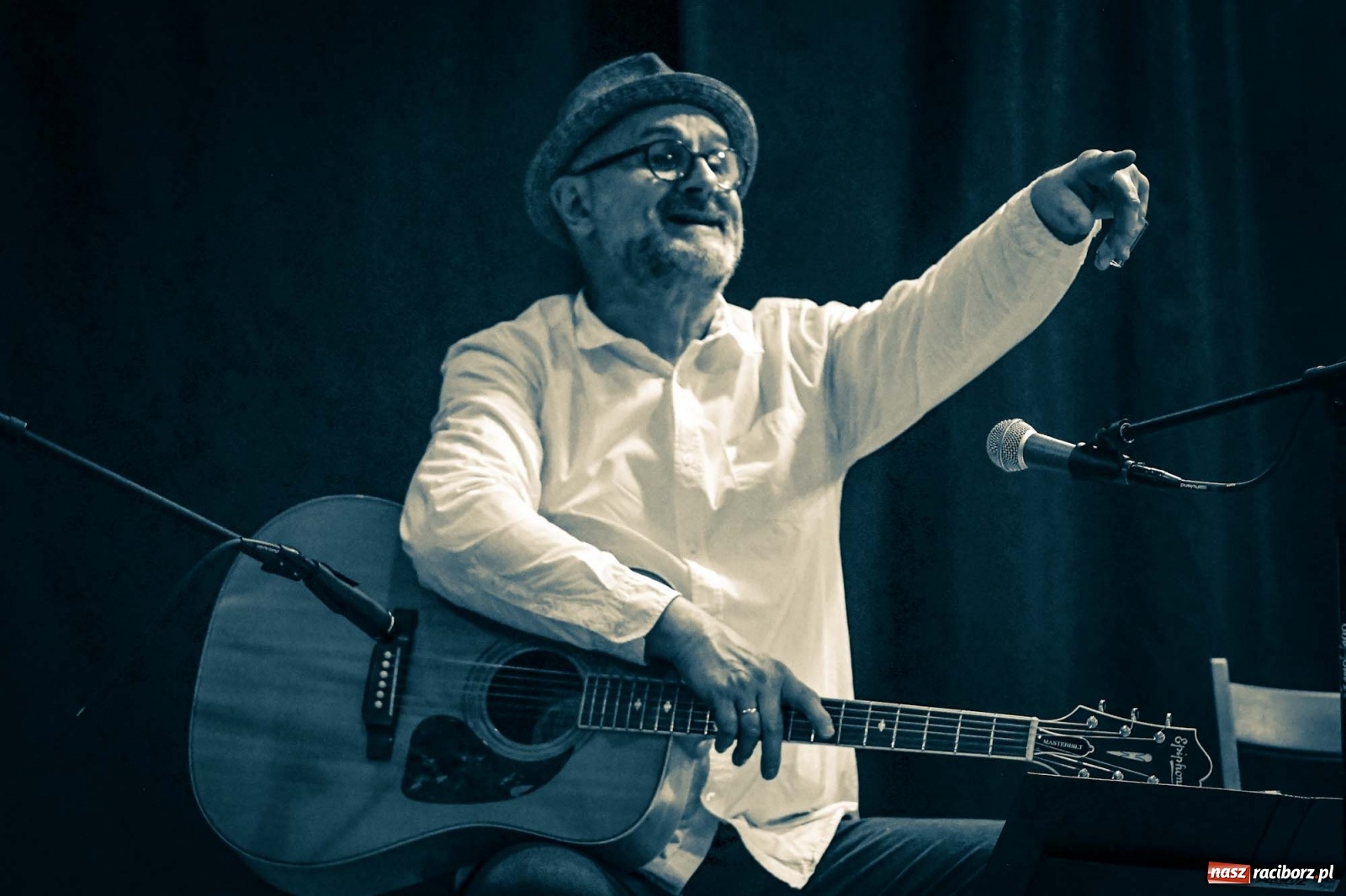 Zdjęcie w galerii na portalu naszraciborz.pl: Gospel to korzenie. Guitar Mark koncertował na zamku wiadomości z regionu