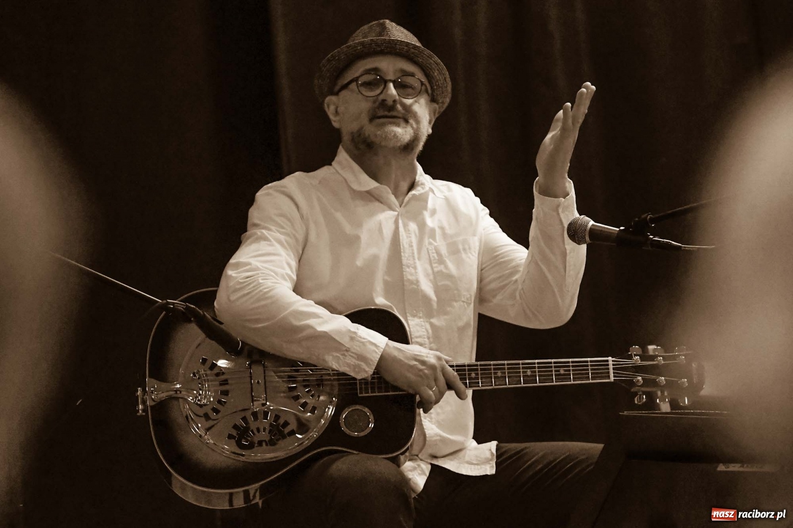 Zdjęcie w galerii na portalu naszraciborz.pl: Gospel to korzenie. Guitar Mark koncertował na zamku wiadomości z regionu