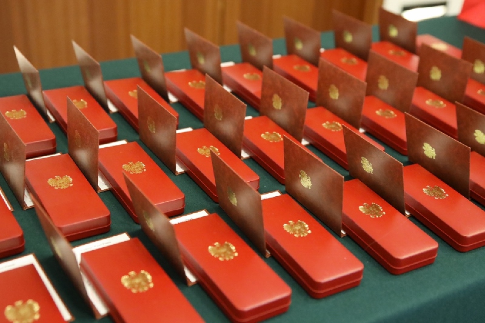 Zdjęcie w galerii na portalu naszraciborz.pl: Minister finansów wyróżnił pracownicę Śląskiego Oddziału SG w Raciborzu wiadomości z regionu