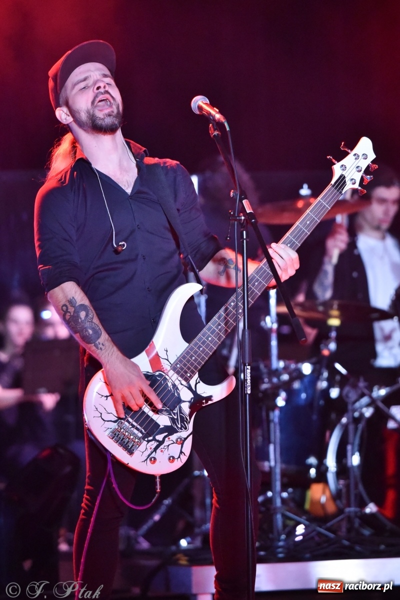 Zdjęcie w galerii na portalu naszraciborz.pl: Metallica symfonicznie. Pełna sala w RCK! wiadomości z regionu