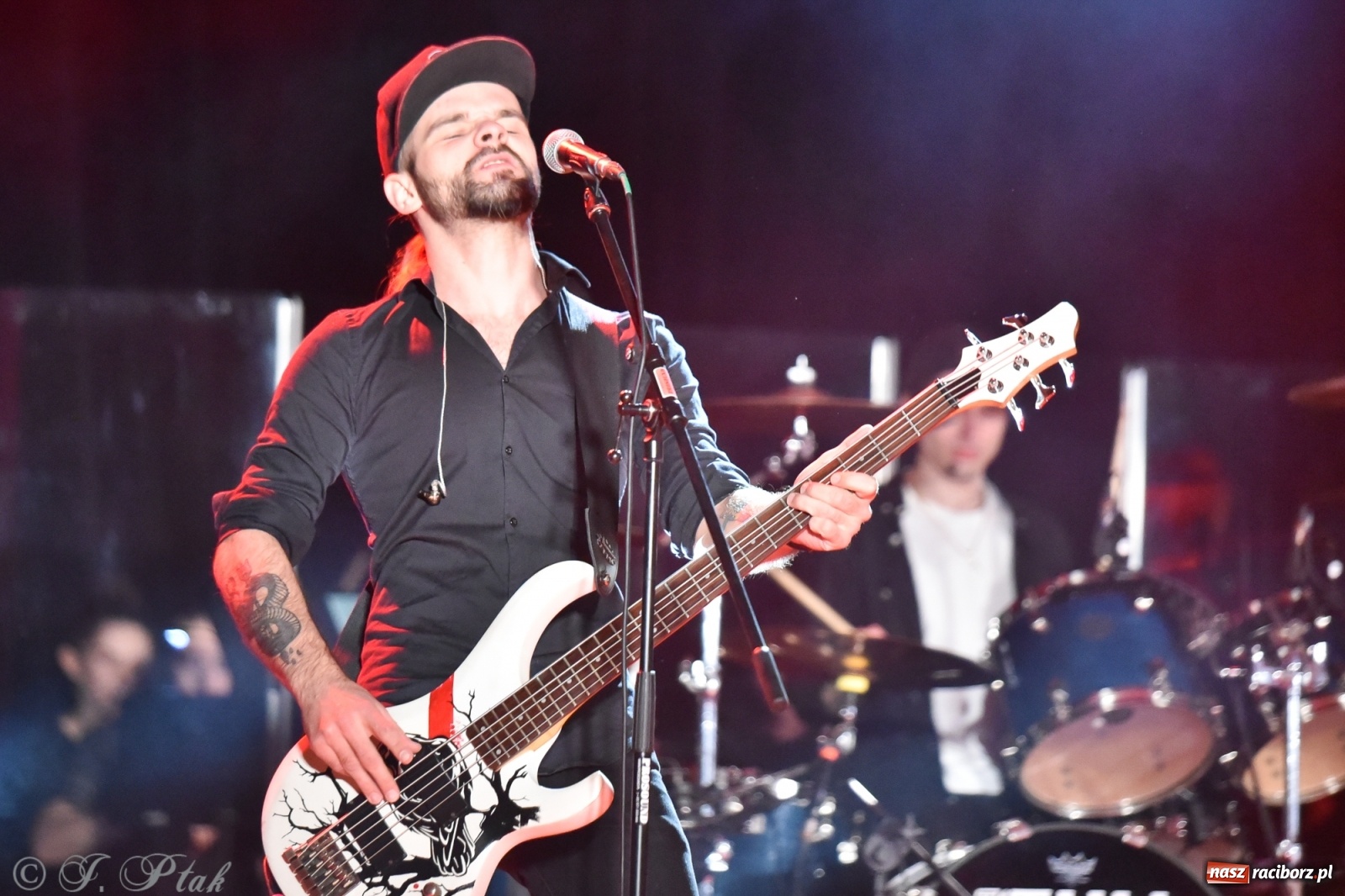 Zdjęcie w galerii na portalu naszraciborz.pl: Metallica symfonicznie. Pełna sala w RCK! wiadomości z regionu