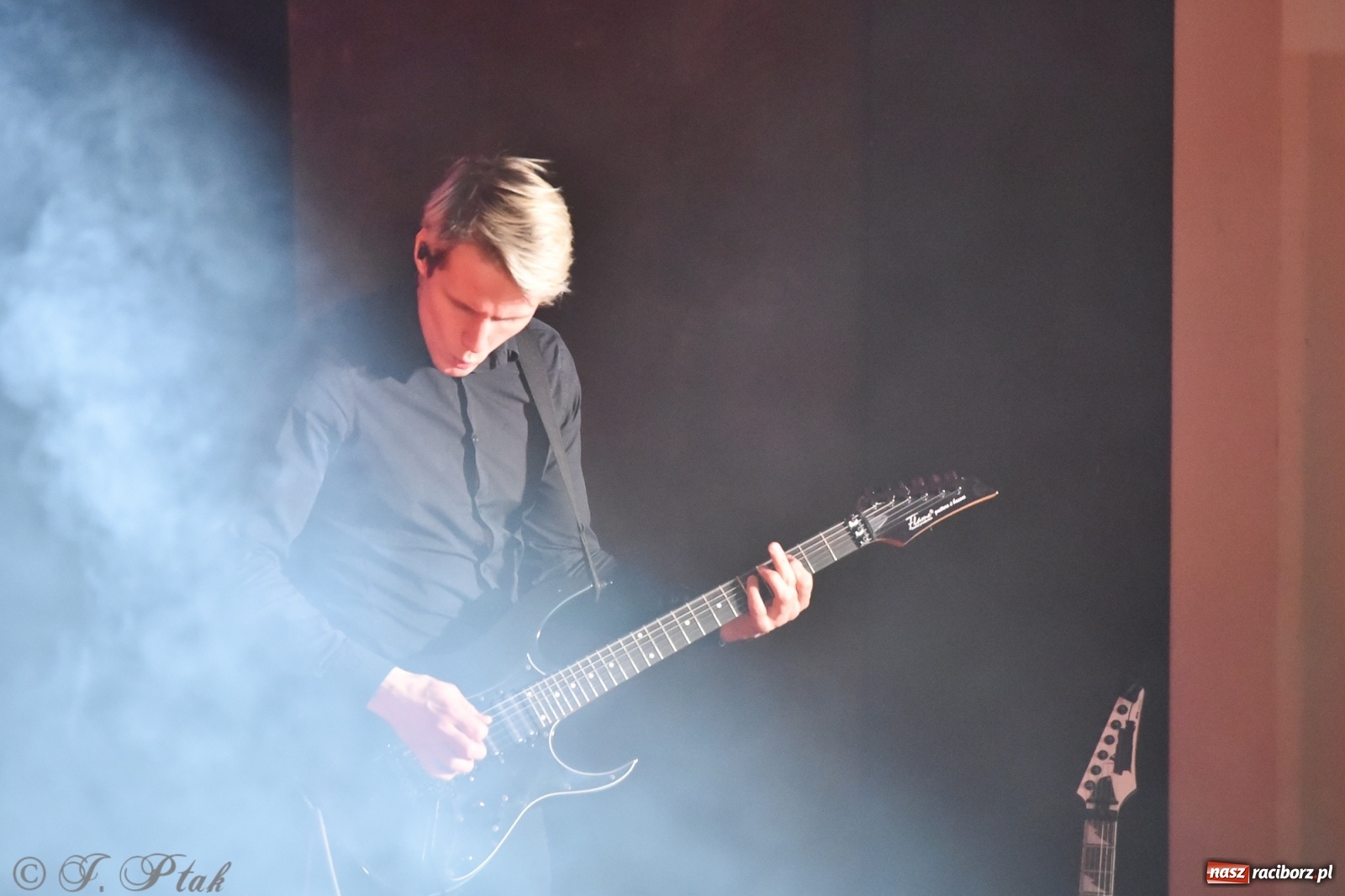 Zdjęcie w galerii na portalu naszraciborz.pl: Metallica symfonicznie. Pełna sala w RCK! wiadomości z regionu