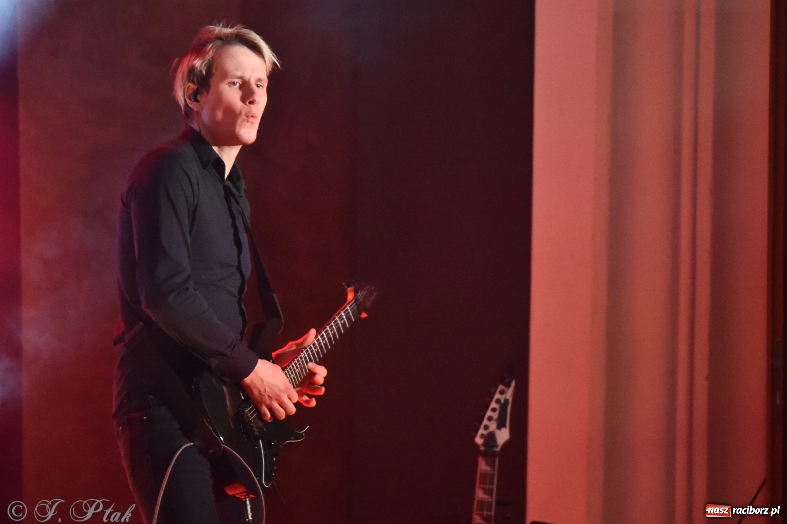 Zdjęcie w galerii na portalu naszraciborz.pl: Metallica symfonicznie. Pełna sala w RCK! wiadomości z regionu