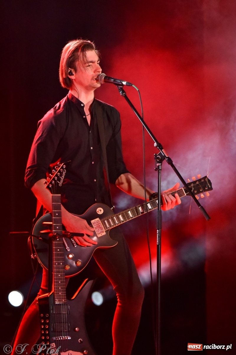 Zdjęcie w galerii na portalu naszraciborz.pl: Metallica symfonicznie. Pełna sala w RCK! wiadomości z regionu