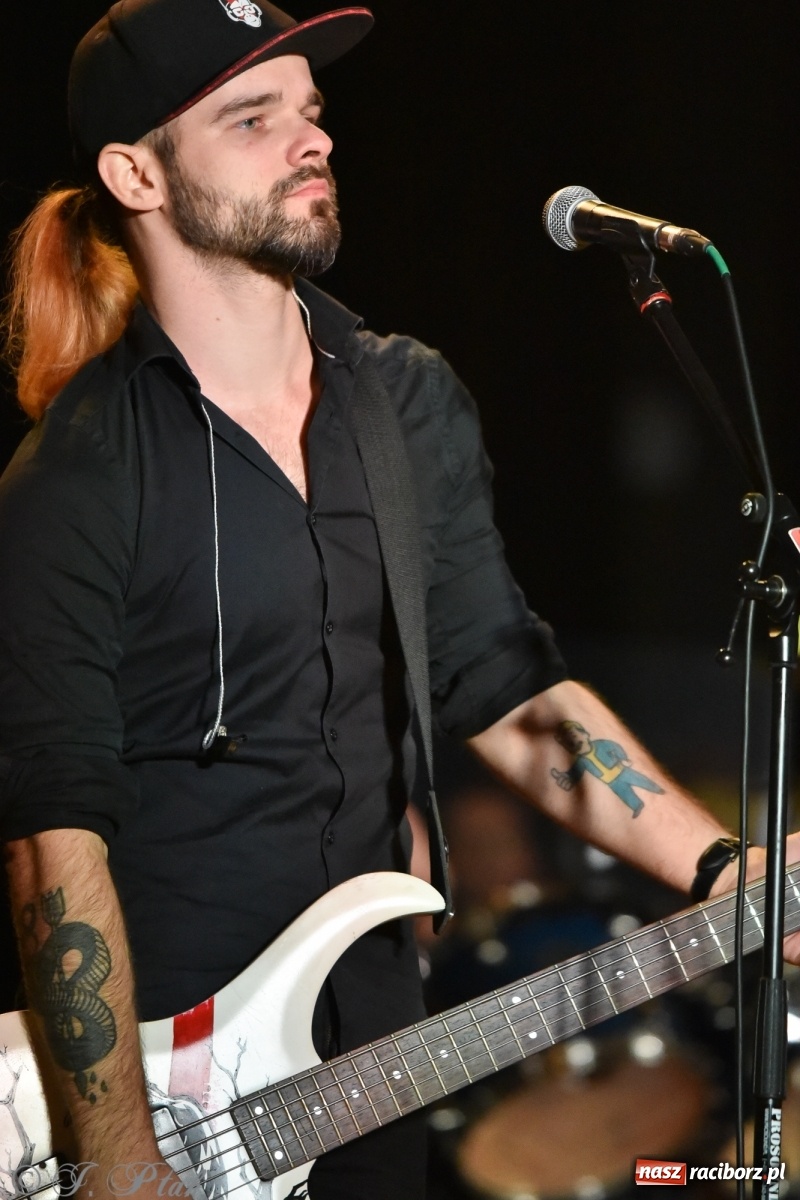 Zdjęcie w galerii na portalu naszraciborz.pl: Metallica symfonicznie. Pełna sala w RCK! wiadomości z regionu