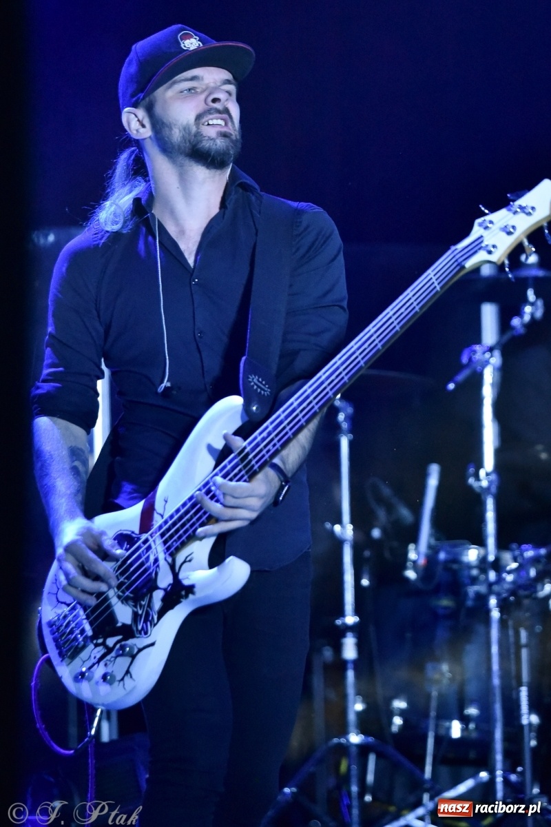 Zdjęcie w galerii na portalu naszraciborz.pl: Metallica symfonicznie. Pełna sala w RCK! wiadomości z regionu