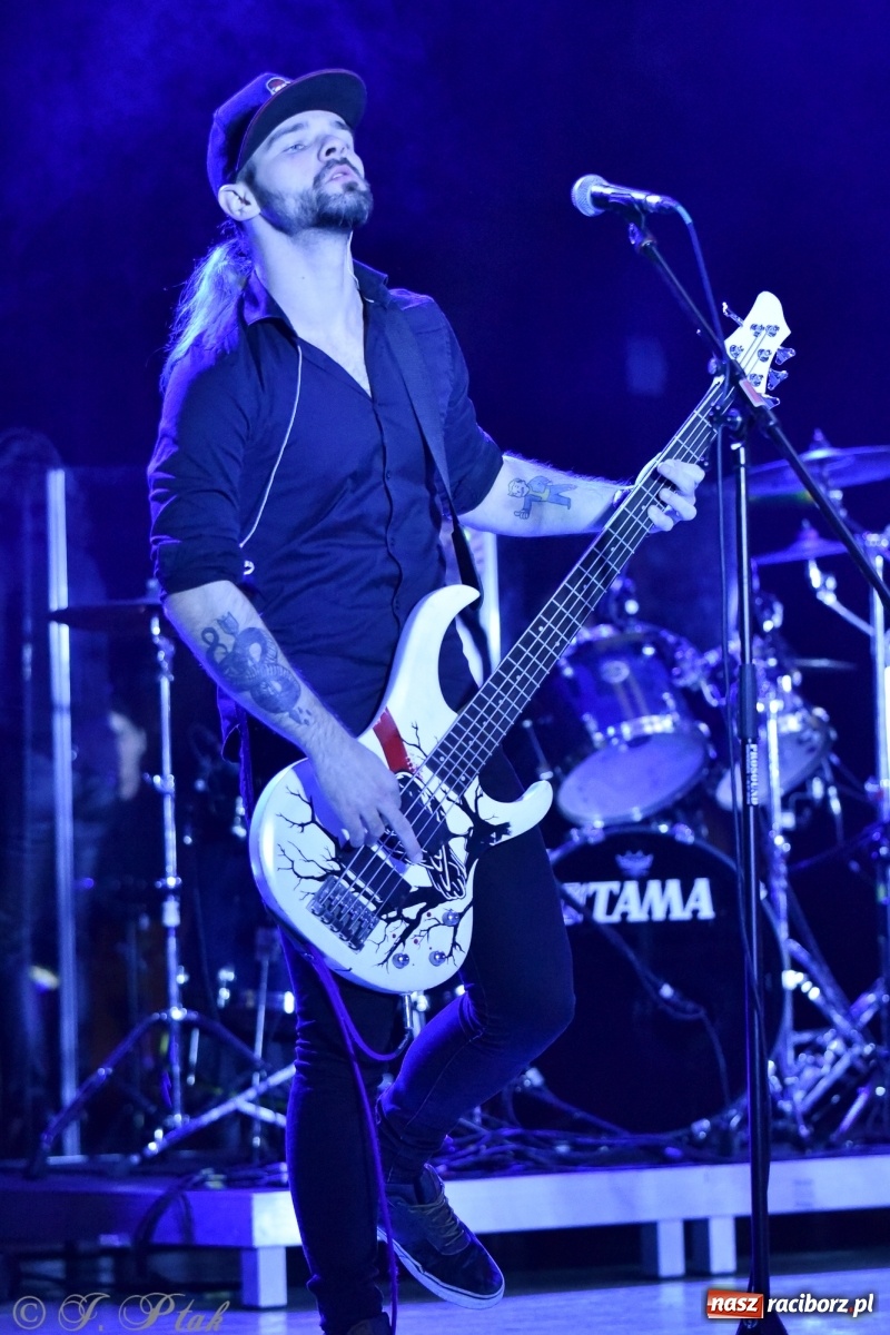 Zdjęcie w galerii na portalu naszraciborz.pl: Metallica symfonicznie. Pełna sala w RCK! wiadomości z regionu