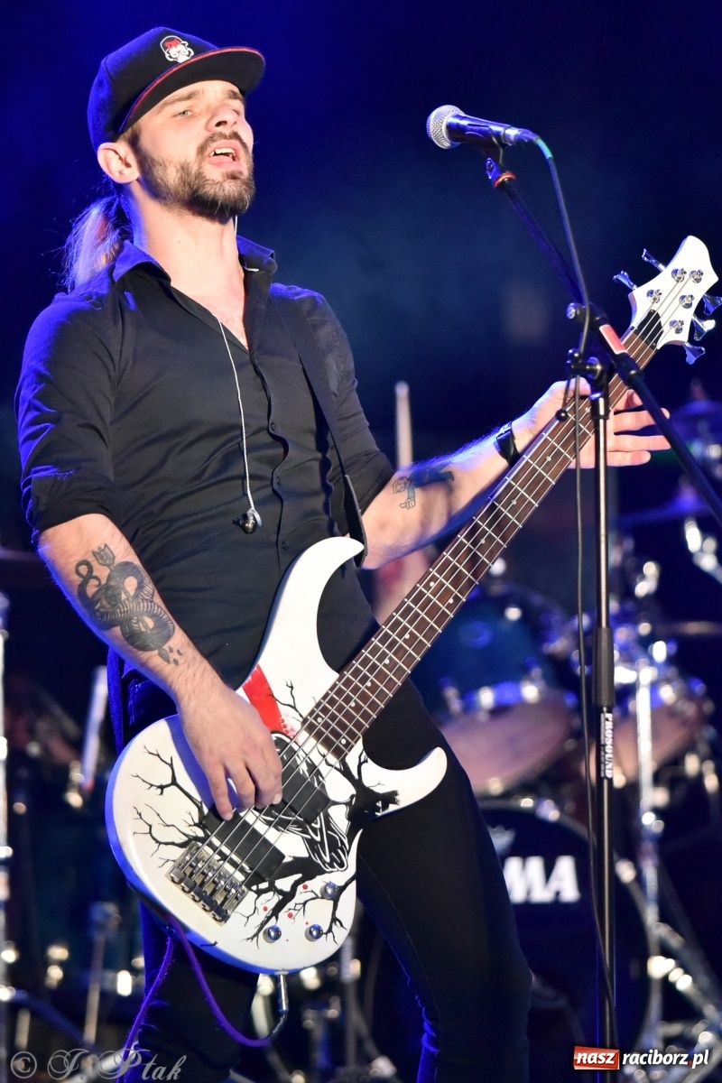 Zdjęcie w galerii na portalu naszraciborz.pl: Metallica symfonicznie. Pełna sala w RCK! wiadomości z regionu