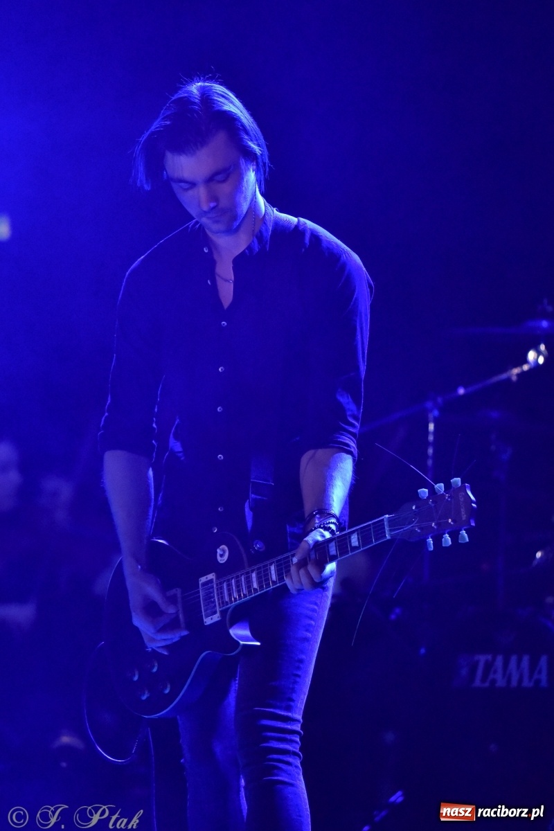 Zdjęcie w galerii na portalu naszraciborz.pl: Metallica symfonicznie. Pełna sala w RCK! wiadomości z regionu