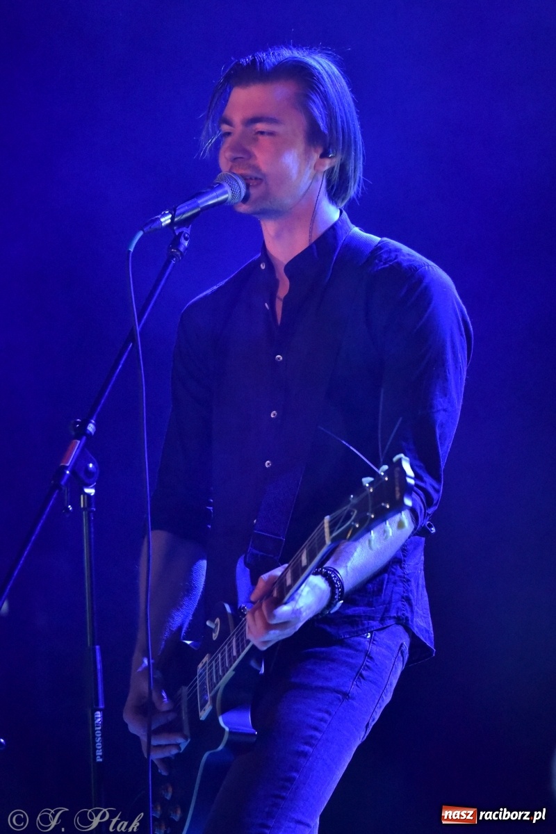 Zdjęcie w galerii na portalu naszraciborz.pl: Metallica symfonicznie. Pełna sala w RCK! wiadomości z regionu