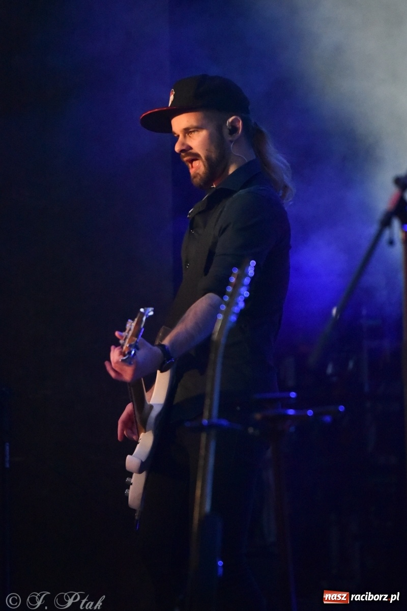 Zdjęcie w galerii na portalu naszraciborz.pl: Metallica symfonicznie. Pełna sala w RCK! wiadomości z regionu