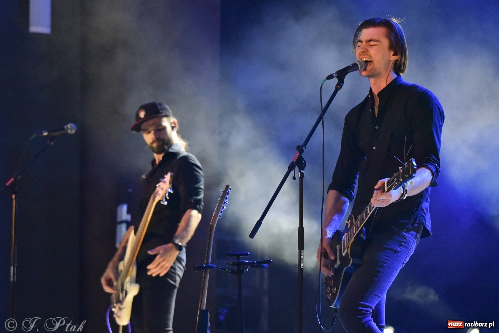 Zdjęcie w galerii na portalu naszraciborz.pl: Metallica symfonicznie. Pełna sala w RCK! wiadomości z regionu