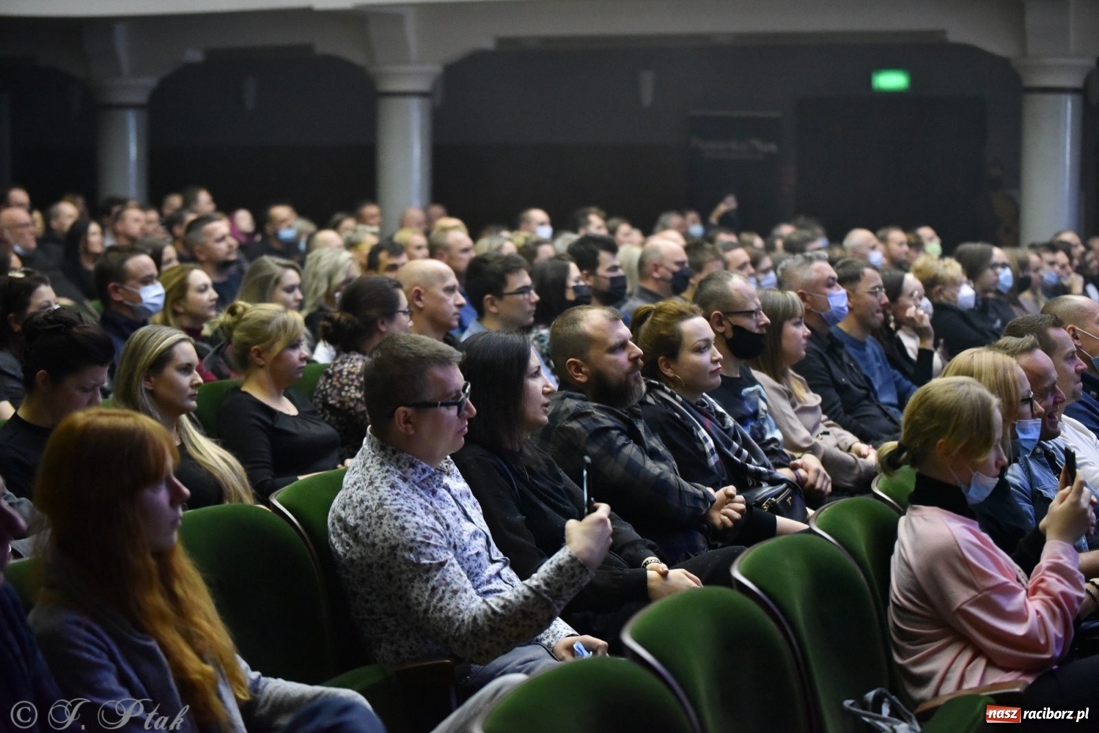 Zdjęcie w galerii na portalu naszraciborz.pl: Metallica symfonicznie. Pełna sala w RCK! wiadomości z regionu