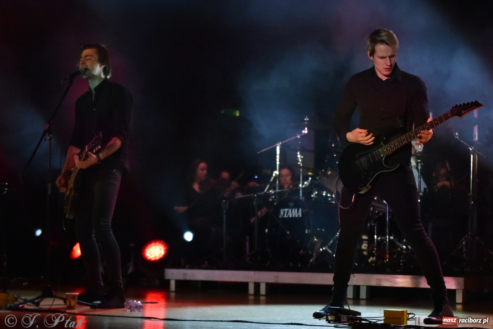 Zdjęcie w galerii na portalu naszraciborz.pl: Metallica symfonicznie. Pełna sala w RCK! wiadomości z regionu