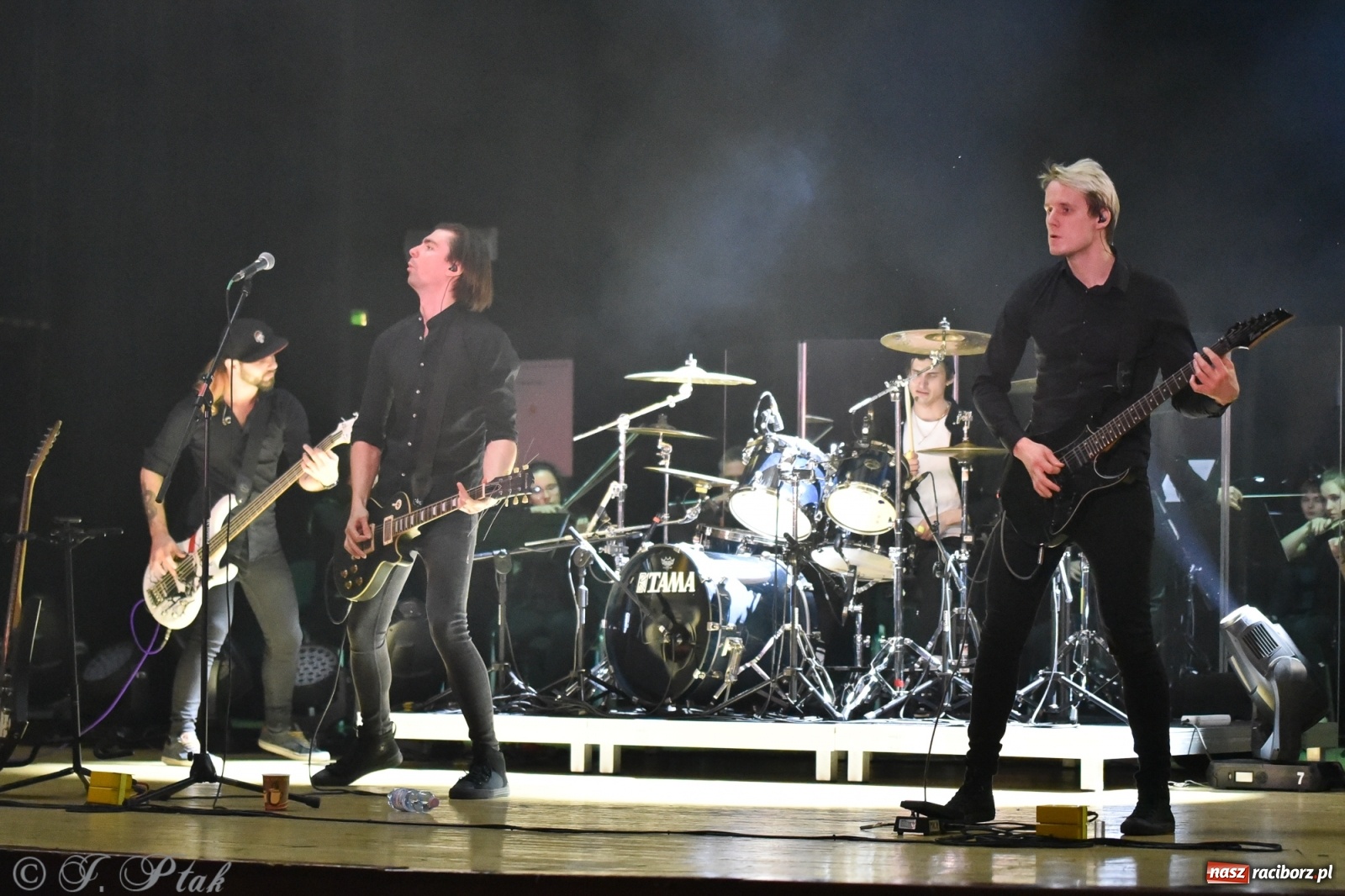 Zdjęcie w galerii na portalu naszraciborz.pl: Metallica symfonicznie. Pełna sala w RCK! wiadomości z regionu