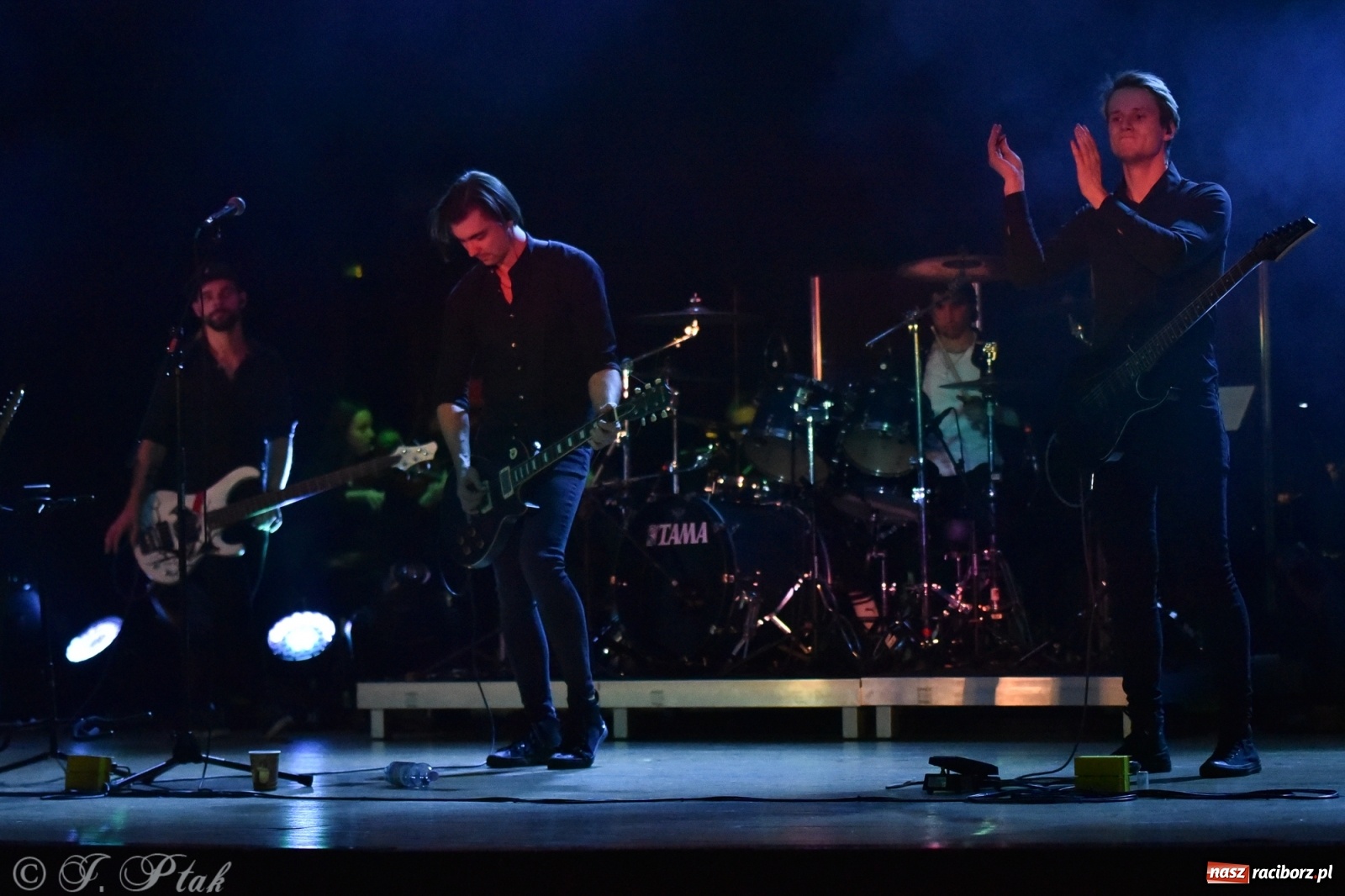 Zdjęcie w galerii na portalu naszraciborz.pl: Metallica symfonicznie. Pełna sala w RCK! wiadomości z regionu