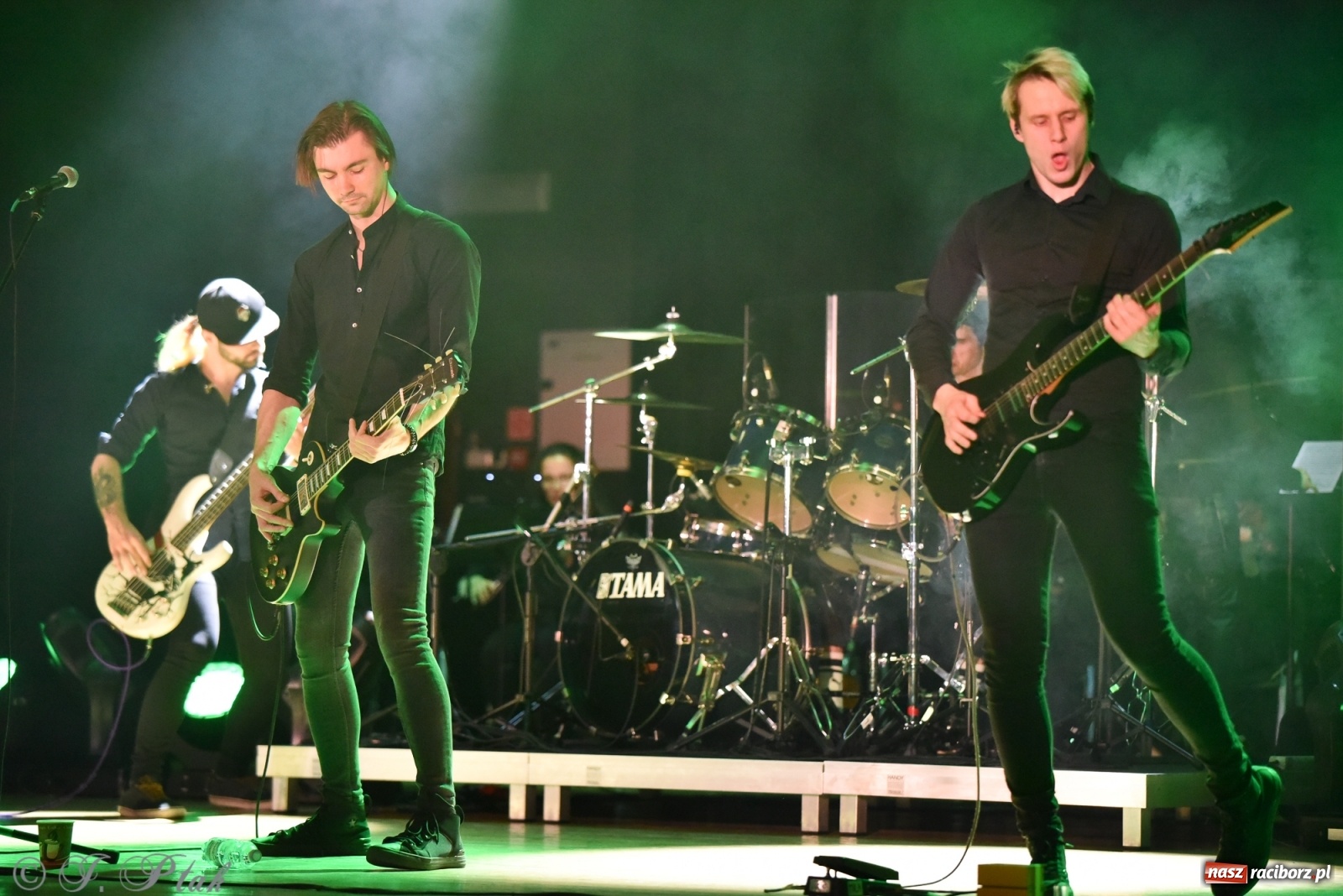 Zdjęcie w galerii na portalu naszraciborz.pl: Metallica symfonicznie. Pełna sala w RCK! wiadomości z regionu