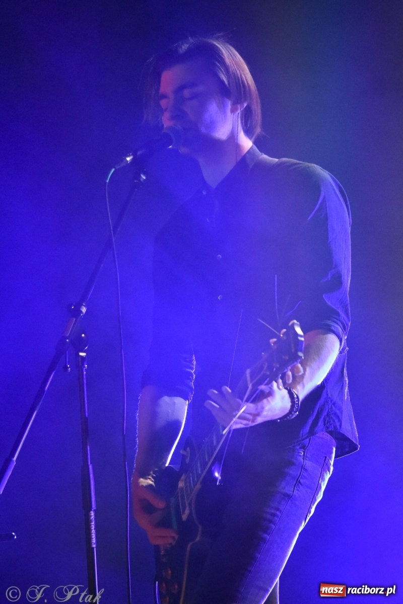 Zdjęcie w galerii na portalu naszraciborz.pl: Metallica symfonicznie. Pełna sala w RCK! wiadomości z regionu