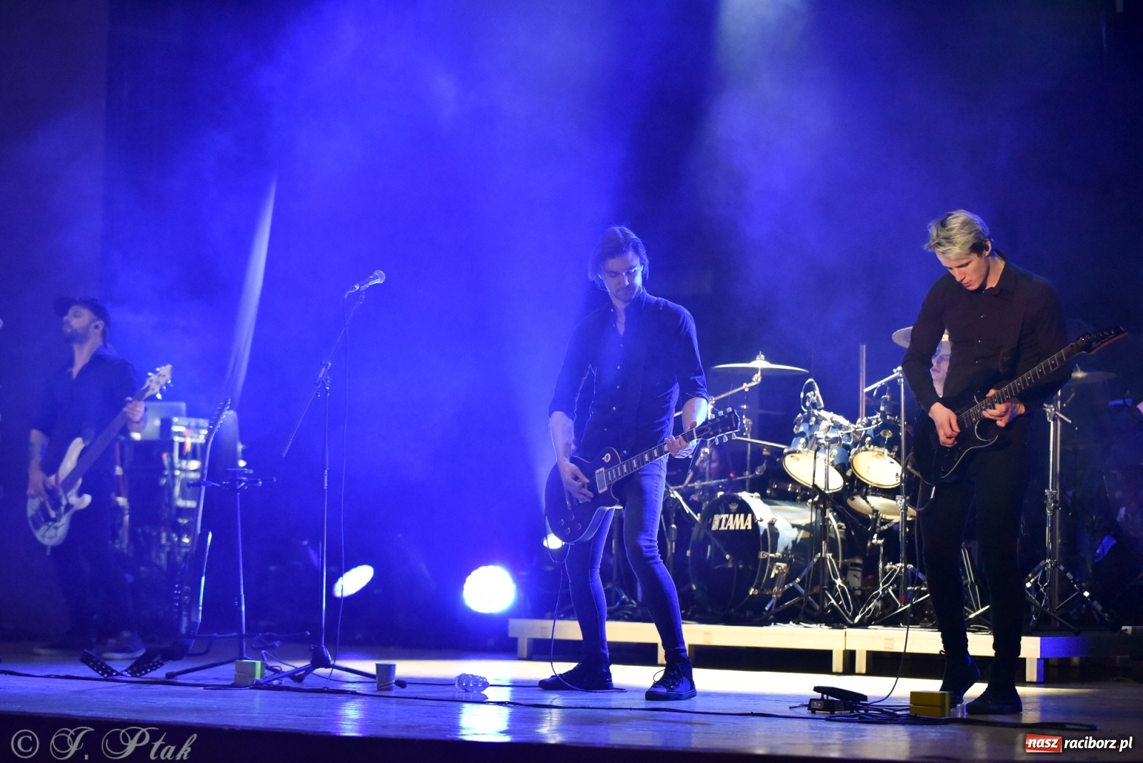 Zdjęcie w galerii na portalu naszraciborz.pl: Metallica symfonicznie. Pełna sala w RCK! wiadomości z regionu