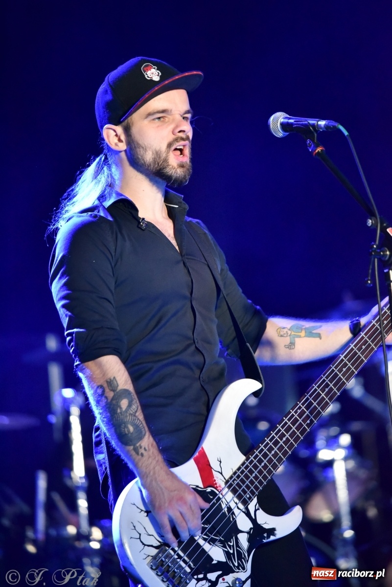 Zdjęcie w galerii na portalu naszraciborz.pl: Metallica symfonicznie. Pełna sala w RCK! wiadomości z regionu