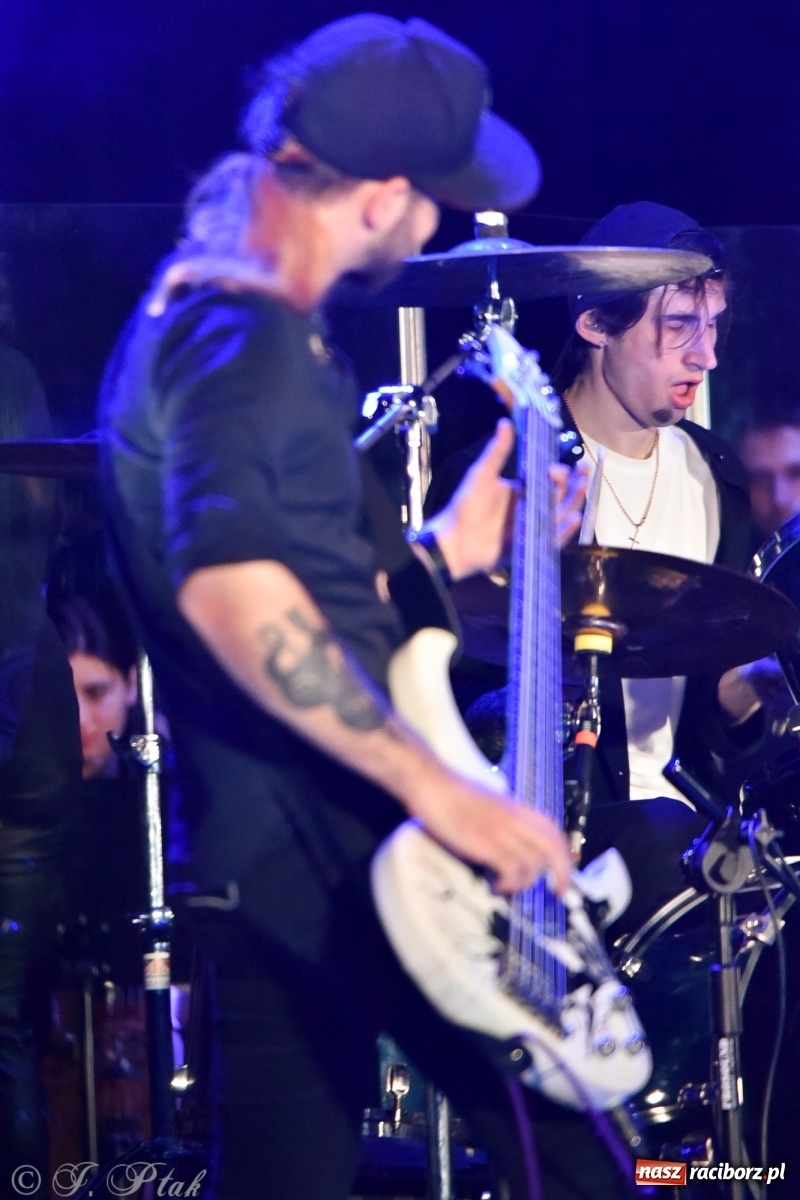 Zdjęcie w galerii na portalu naszraciborz.pl: Metallica symfonicznie. Pełna sala w RCK! wiadomości z regionu