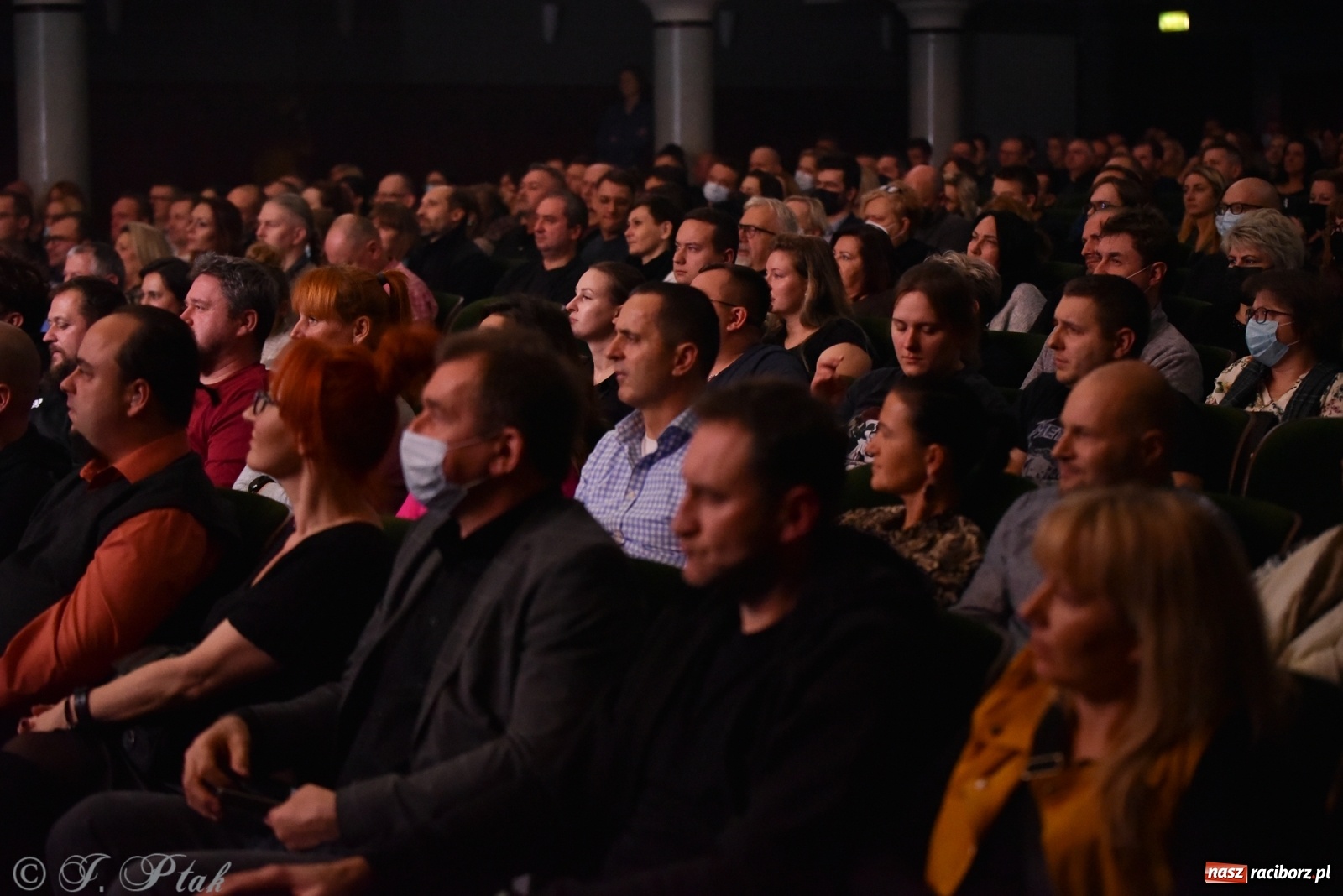 Zdjęcie w galerii na portalu naszraciborz.pl: Metallica symfonicznie. Pełna sala w RCK! wiadomości z regionu