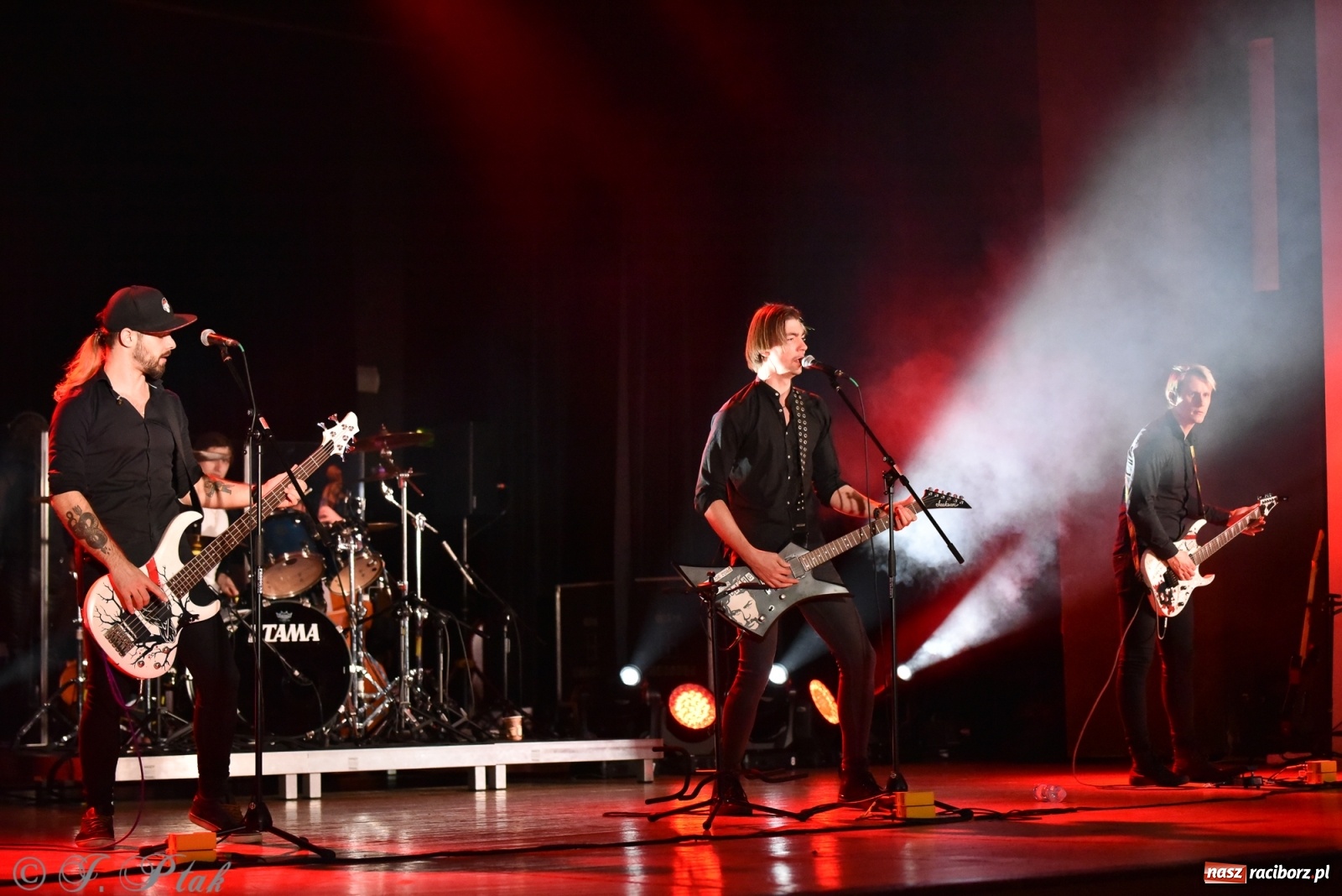 Zdjęcie w galerii na portalu naszraciborz.pl: Metallica symfonicznie. Pełna sala w RCK! wiadomości z regionu