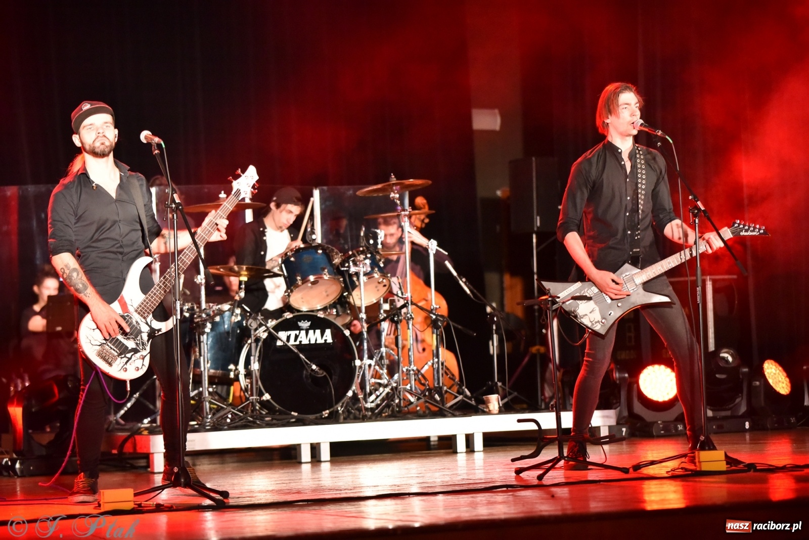 Zdjęcie w galerii na portalu naszraciborz.pl: Metallica symfonicznie. Pełna sala w RCK! wiadomości z regionu