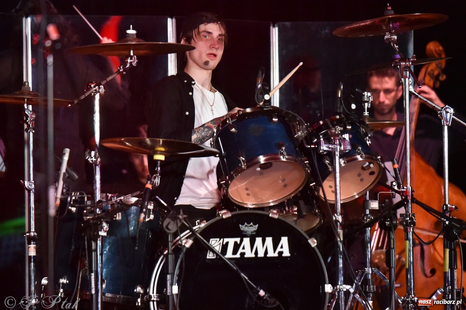 Zdjęcie w galerii na portalu naszraciborz.pl: Metallica symfonicznie. Pełna sala w RCK! wiadomości z regionu