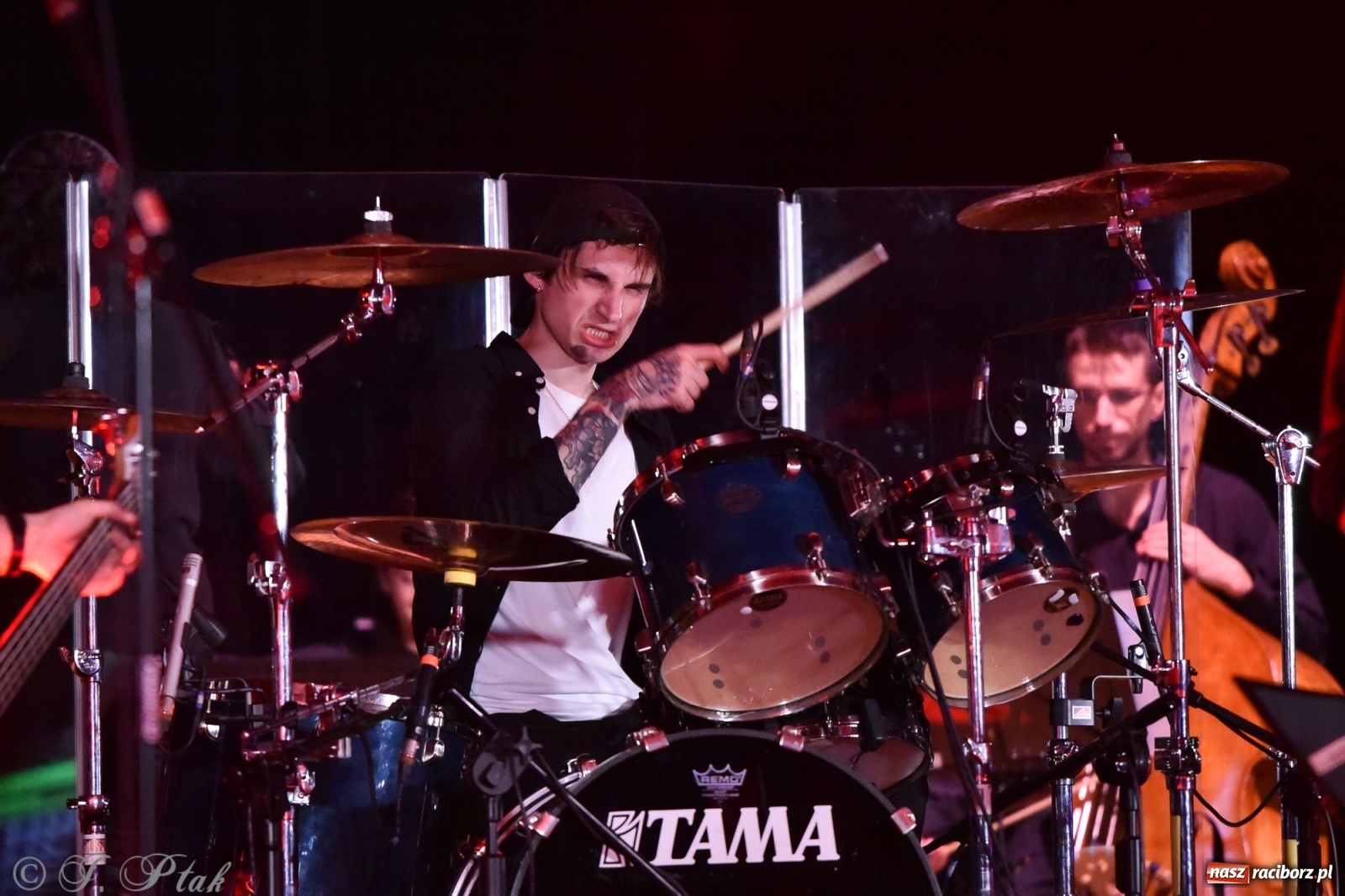 Zdjęcie w galerii na portalu naszraciborz.pl: Metallica symfonicznie. Pełna sala w RCK! wiadomości z regionu