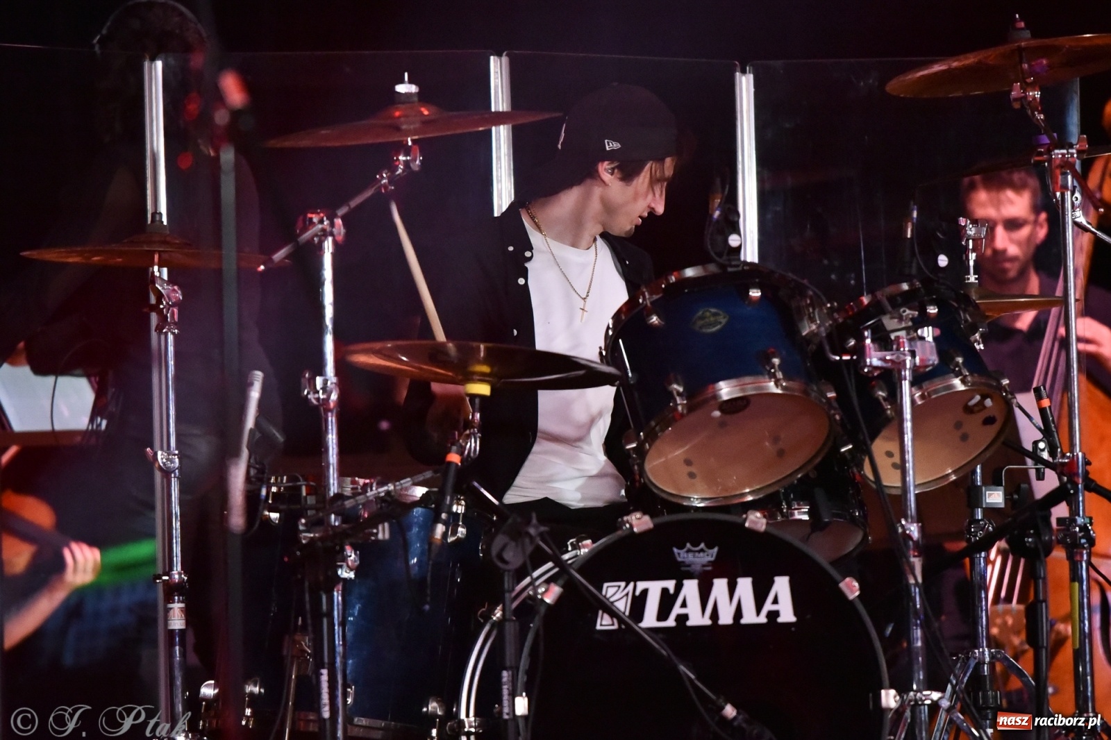 Zdjęcie w galerii na portalu naszraciborz.pl: Metallica symfonicznie. Pełna sala w RCK! wiadomości z regionu