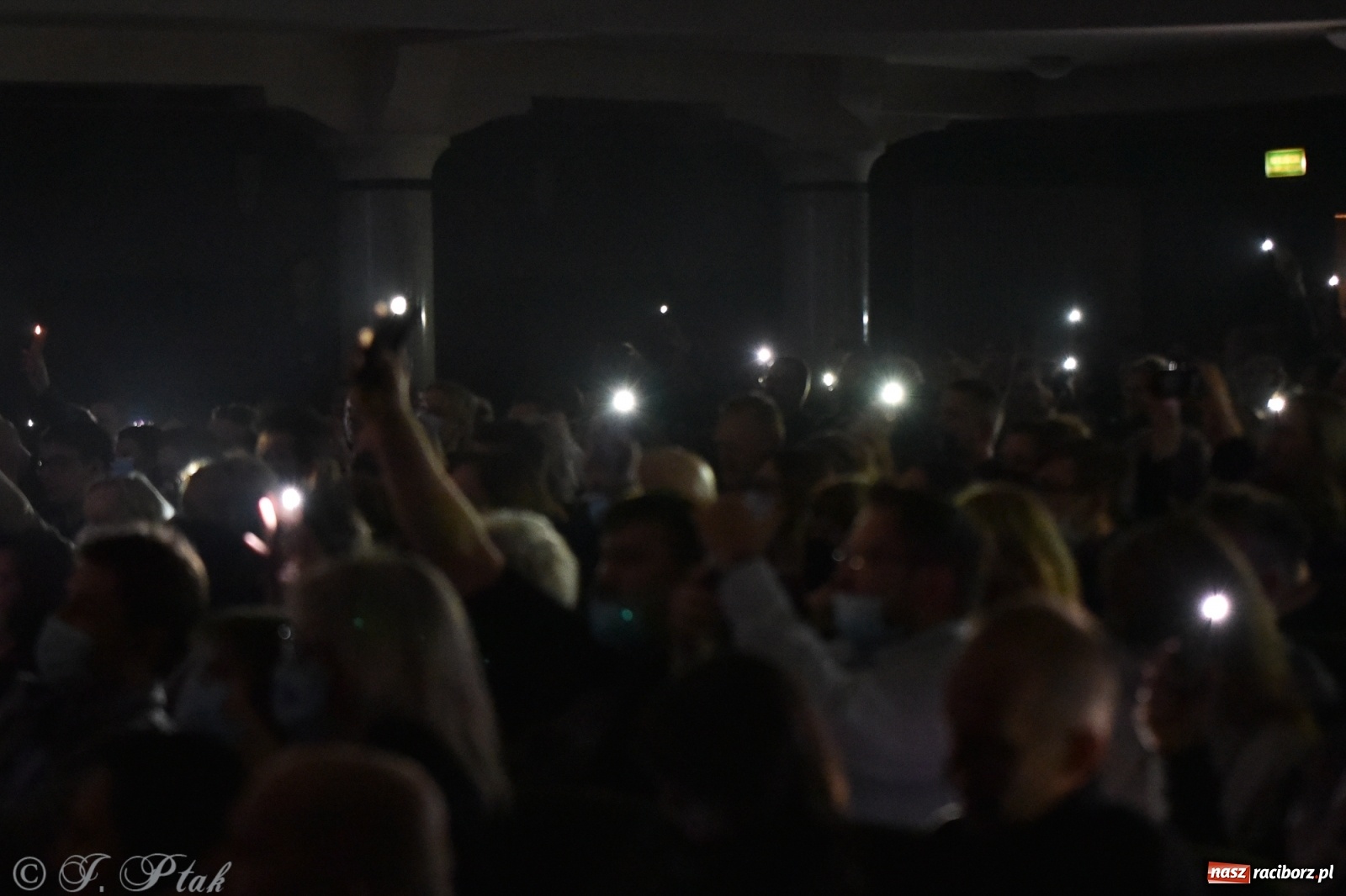 Zdjęcie w galerii na portalu naszraciborz.pl: Metallica symfonicznie. Pełna sala w RCK! wiadomości z regionu