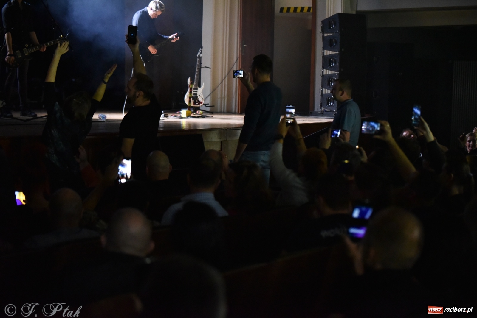 Zdjęcie w galerii na portalu naszraciborz.pl: Metallica symfonicznie. Pełna sala w RCK! wiadomości z regionu