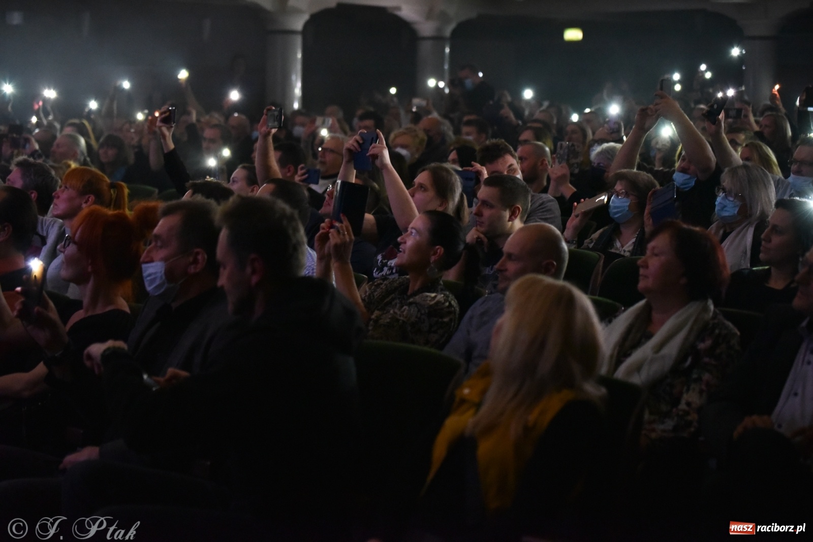 Zdjęcie w galerii na portalu naszraciborz.pl: Metallica symfonicznie. Pełna sala w RCK! wiadomości z regionu