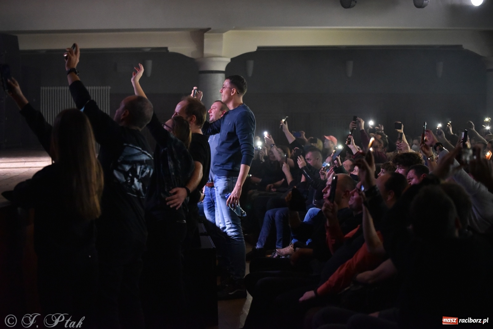 Zdjęcie w galerii na portalu naszraciborz.pl: Metallica symfonicznie. Pełna sala w RCK! wiadomości z regionu