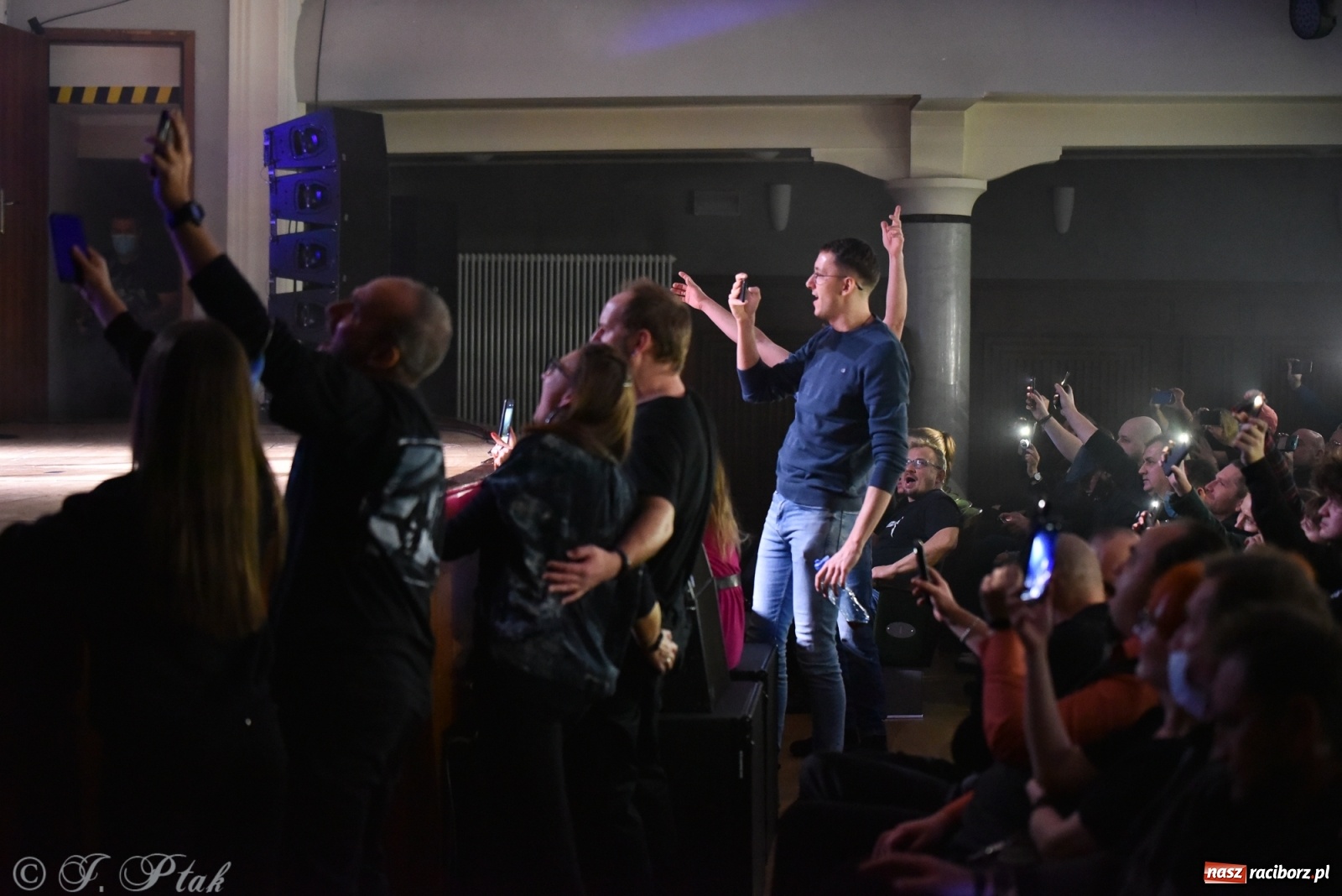 Zdjęcie w galerii na portalu naszraciborz.pl: Metallica symfonicznie. Pełna sala w RCK! wiadomości z regionu