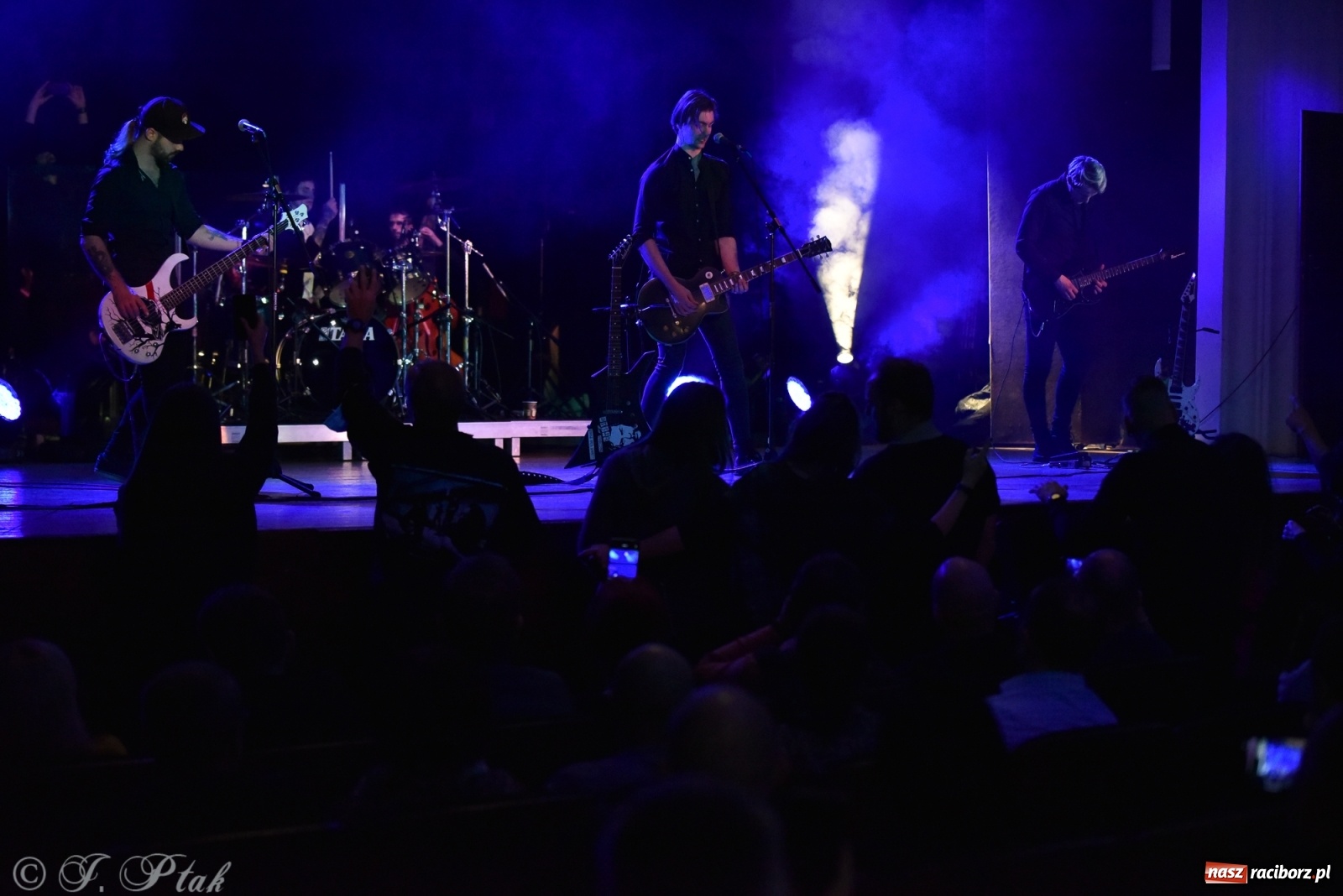 Zdjęcie w galerii na portalu naszraciborz.pl: Metallica symfonicznie. Pełna sala w RCK! wiadomości z regionu