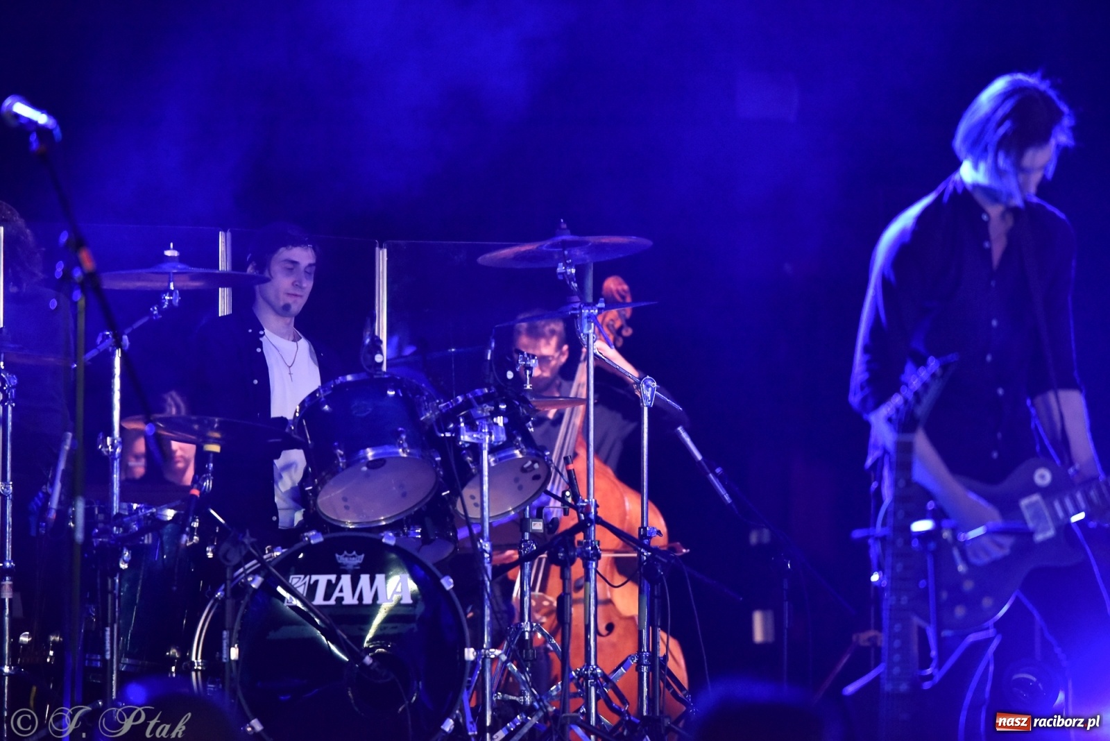 Zdjęcie w galerii na portalu naszraciborz.pl: Metallica symfonicznie. Pełna sala w RCK! wiadomości z regionu