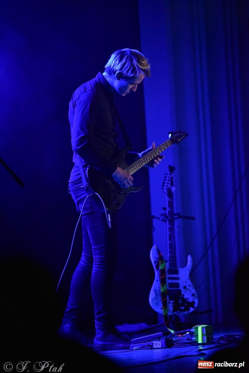 Zdjęcie w galerii na portalu naszraciborz.pl: Metallica symfonicznie. Pełna sala w RCK! wiadomości z regionu