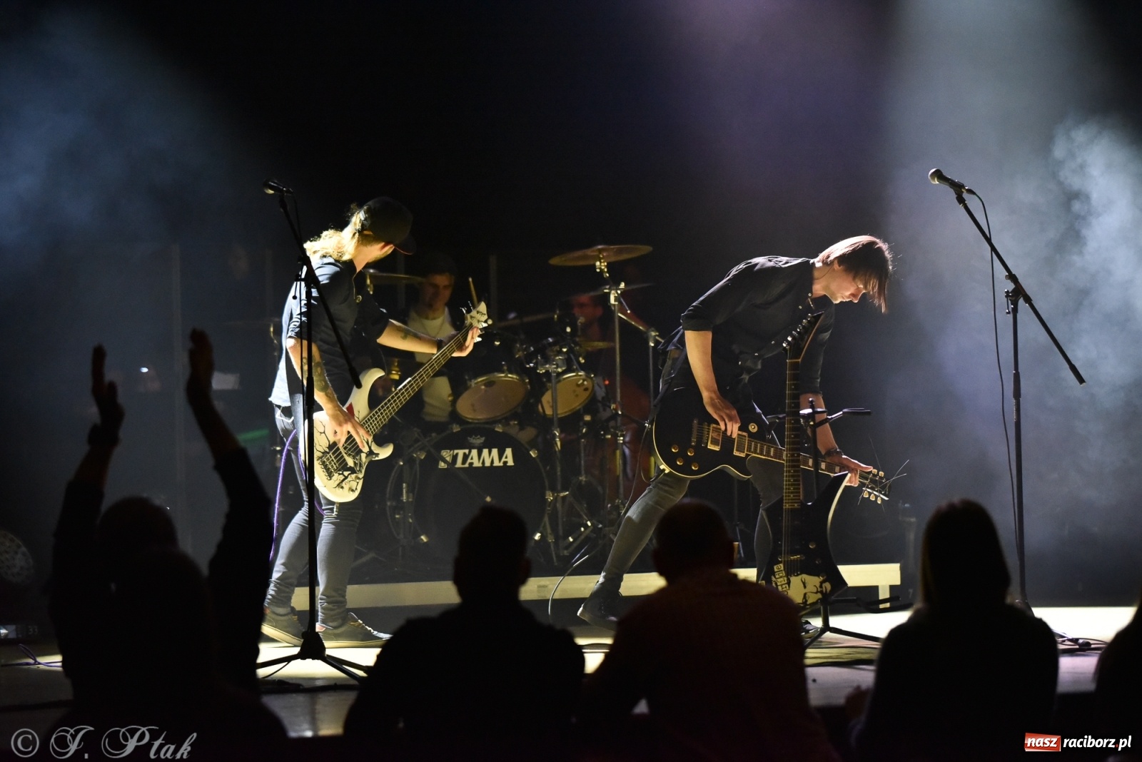 Zdjęcie w galerii na portalu naszraciborz.pl: Metallica symfonicznie. Pełna sala w RCK! wiadomości z regionu