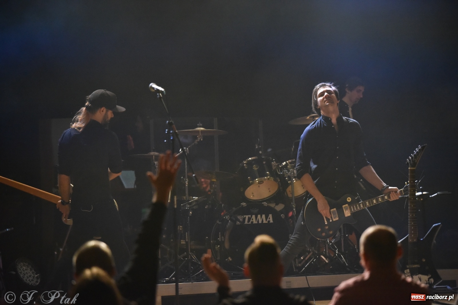 Zdjęcie w galerii na portalu naszraciborz.pl: Metallica symfonicznie. Pełna sala w RCK! wiadomości z regionu