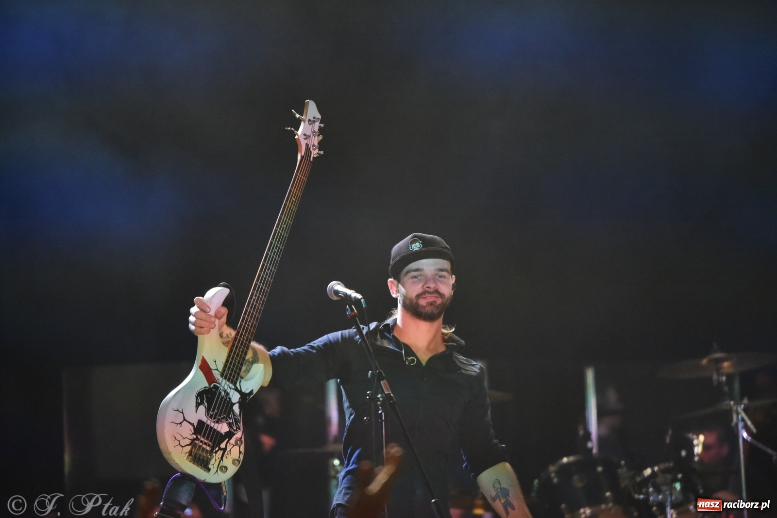 Zdjęcie w galerii na portalu naszraciborz.pl: Metallica symfonicznie. Pełna sala w RCK! wiadomości z regionu