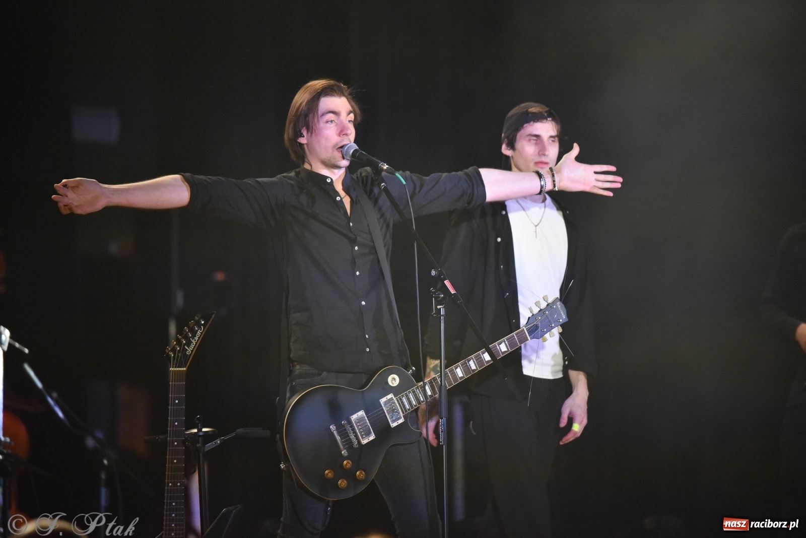 Zdjęcie w galerii na portalu naszraciborz.pl: Metallica symfonicznie. Pełna sala w RCK! wiadomości z regionu