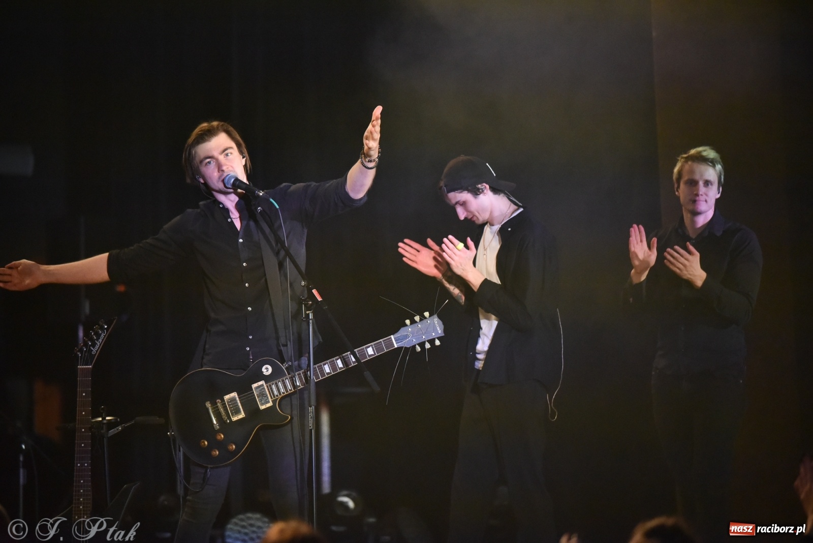 Zdjęcie w galerii na portalu naszraciborz.pl: Metallica symfonicznie. Pełna sala w RCK! wiadomości z regionu