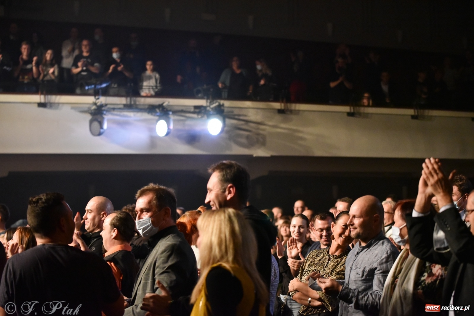 Zdjęcie w galerii na portalu naszraciborz.pl: Metallica symfonicznie. Pełna sala w RCK! wiadomości z regionu