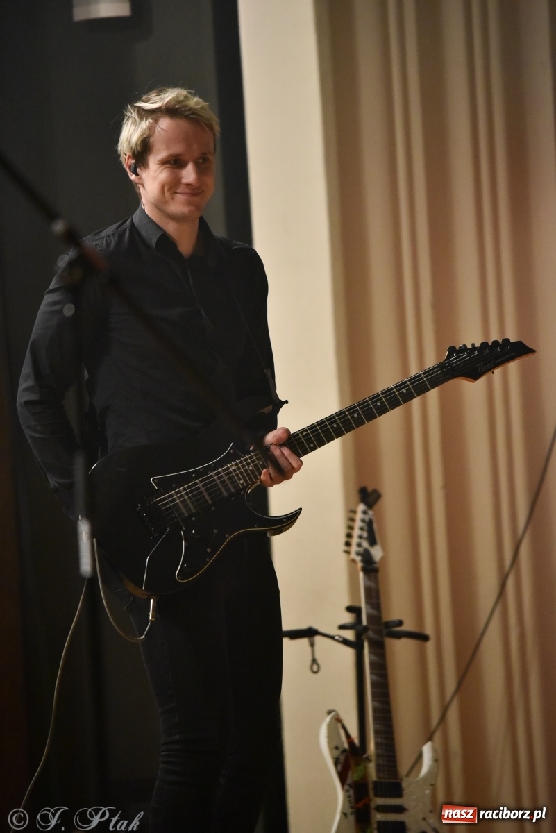 Zdjęcie w galerii na portalu naszraciborz.pl: Metallica symfonicznie. Pełna sala w RCK! wiadomości z regionu