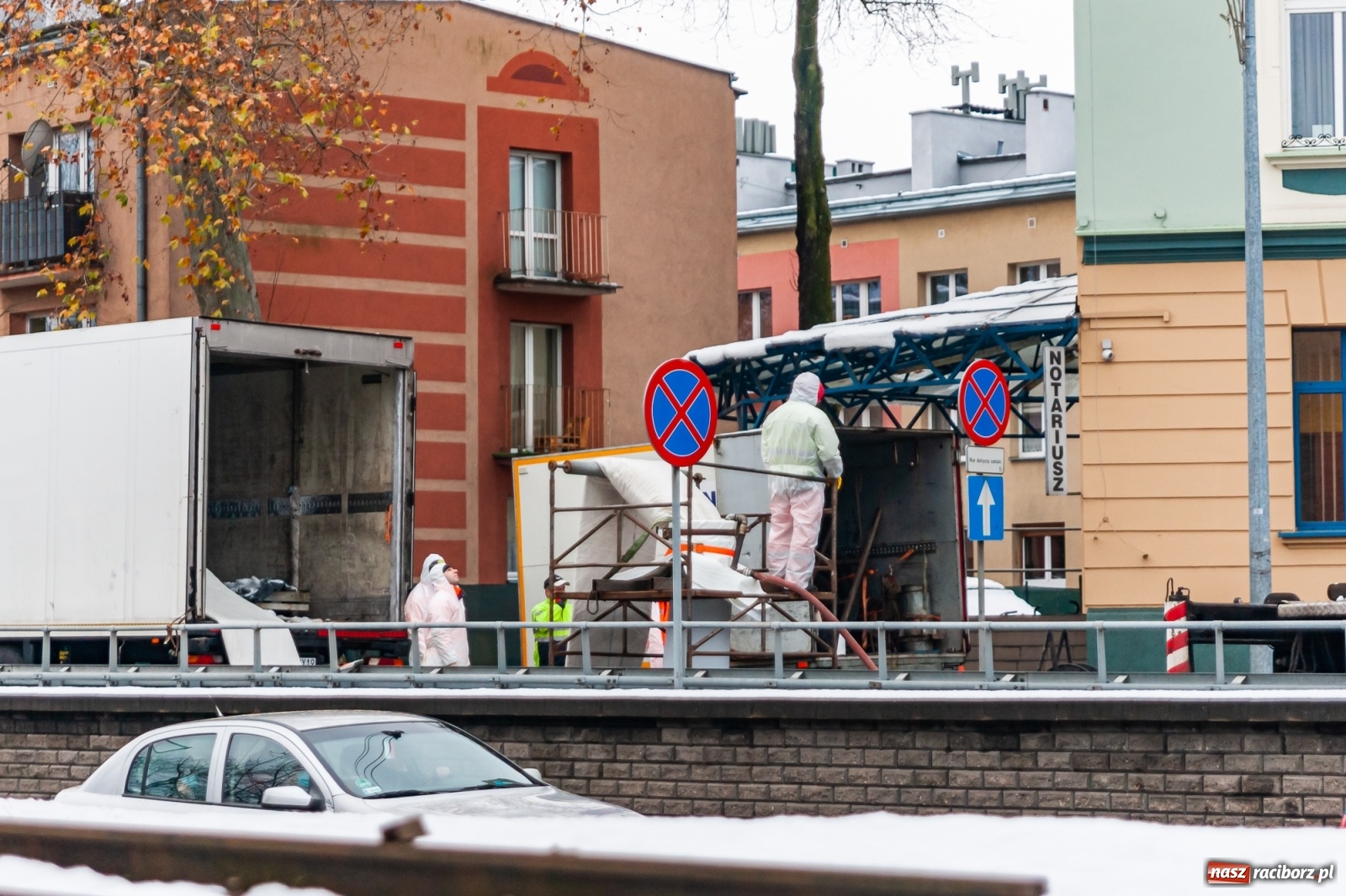 Zdjęcie w galerii na portalu naszraciborz.pl: Długi na 66 metrów rękaw włożono w kanał deszczowy przy Kolejowej [FOTO] wiadomości z regionu