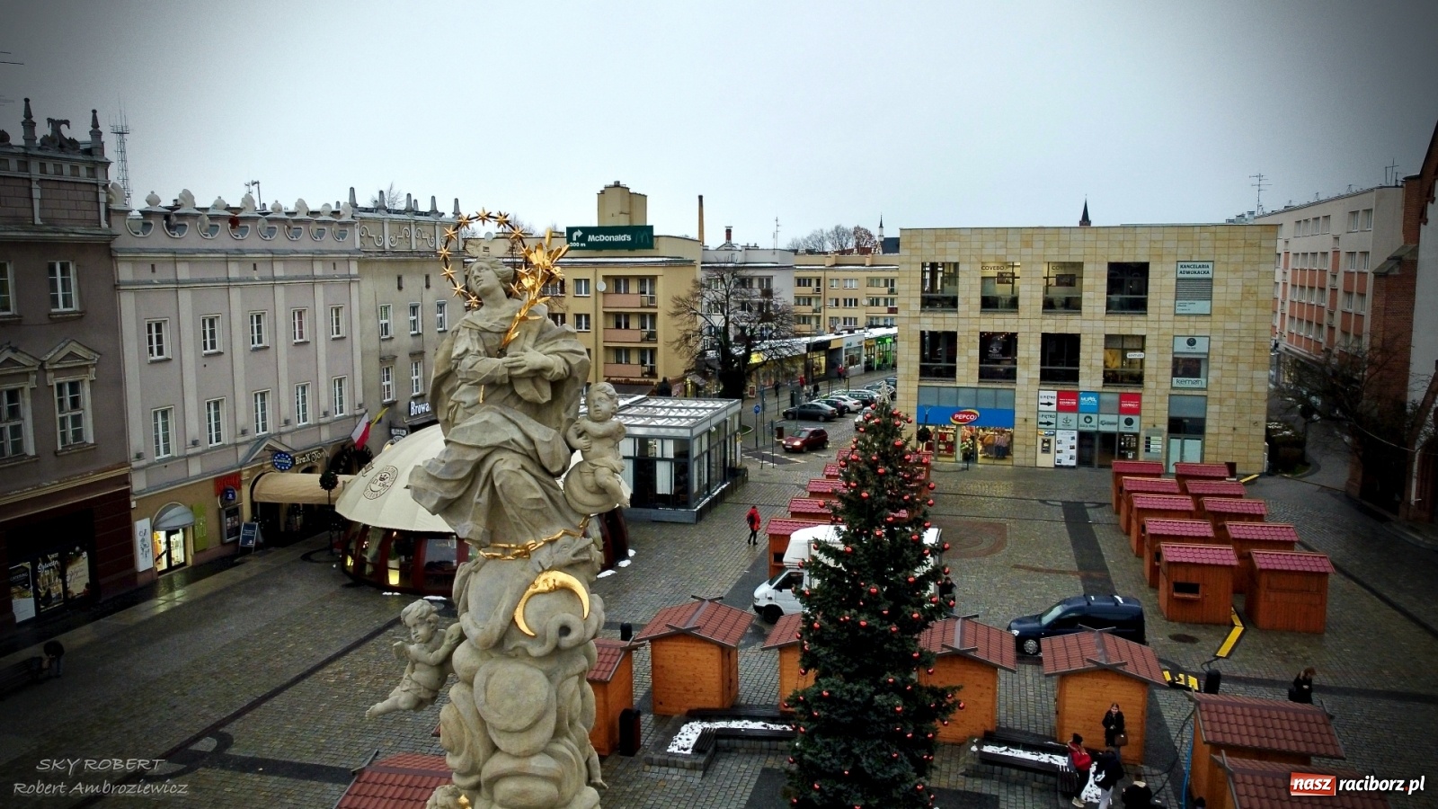 Zdjęcie w galerii na portalu naszraciborz.pl: Racibórz gotowy na jarmark. Tak wygląda z lotu ptaka [FOTO] wiadomości z regionu