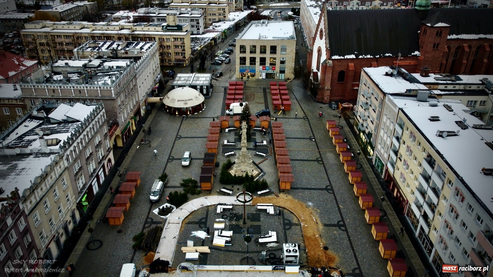 Zdjęcie w galerii na portalu naszraciborz.pl: Racibórz gotowy na jarmark. Tak wygląda z lotu ptaka [FOTO] wiadomości z regionu